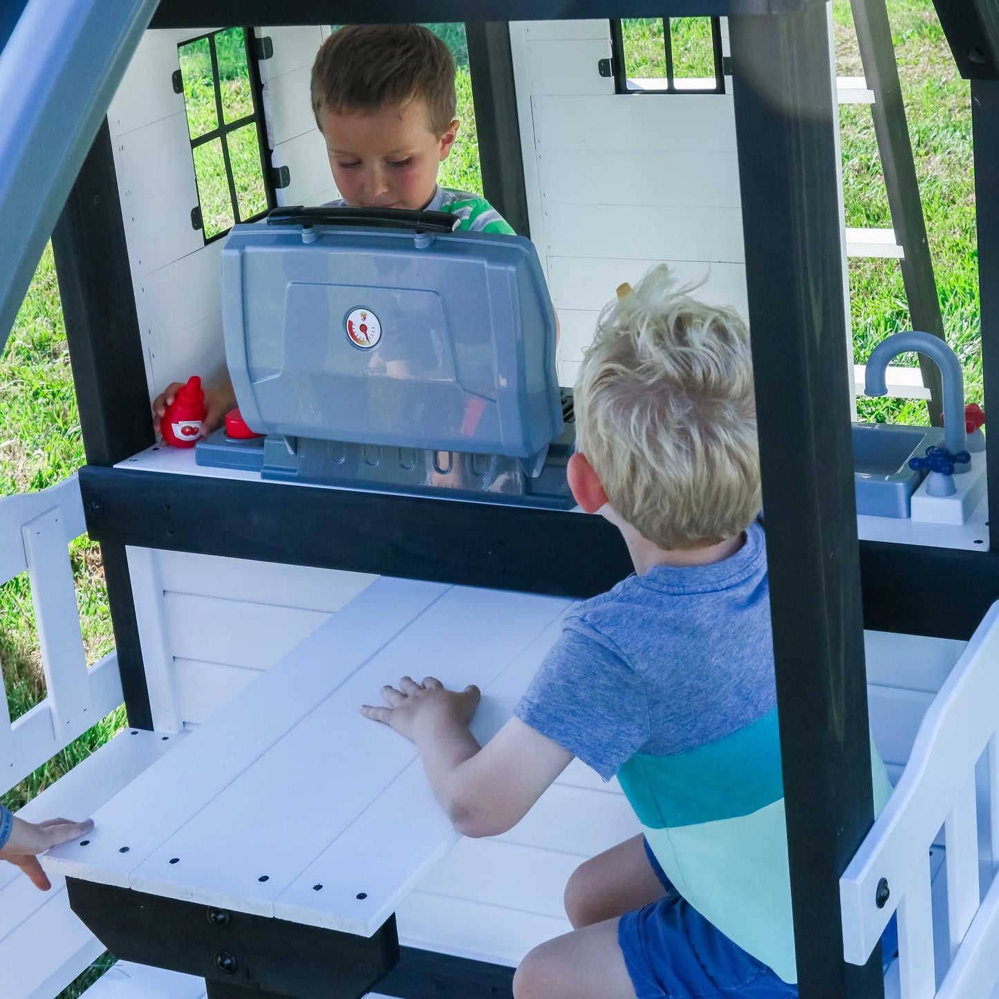 Backyard Discovery Canyon Creek Swing Set -White